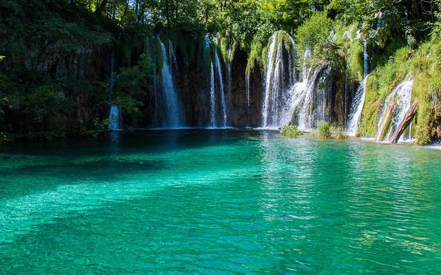 Turquoise meren en watervallen in Nationaal Park Plitvicemeren