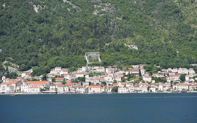 Het kustplaatsje Perast aan de Baai van Kotor